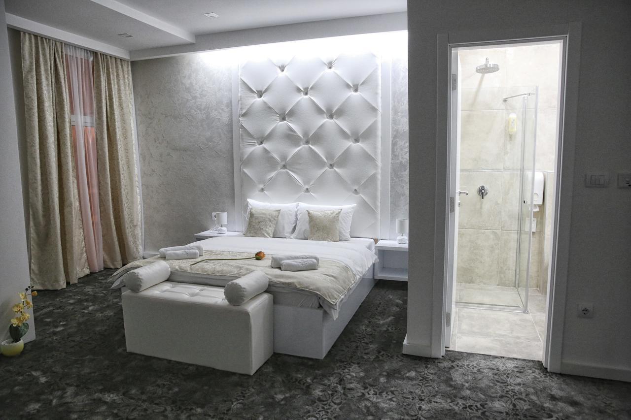 Sunny Hill Garden Bed and Breakfast Stara Pazova Buitenkant foto